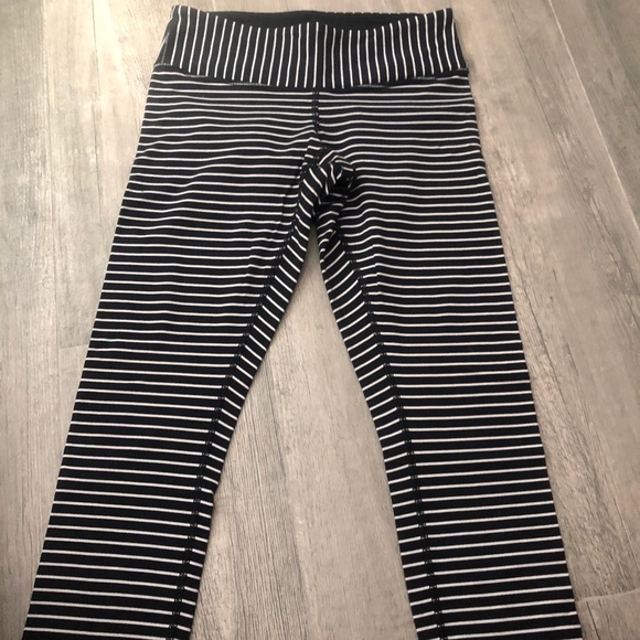 Lululemon crops  l   Size:6 - Picture 4 of 4